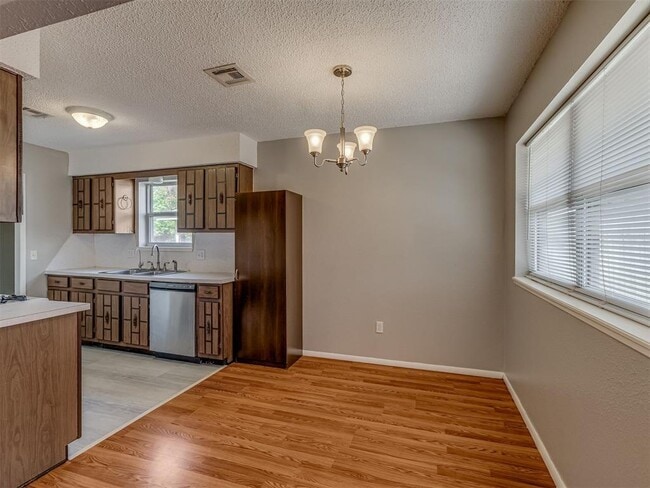 Photo - 724 Red Oak Terrace