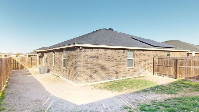 Photo - FREE JANUARY RENT!!!!!