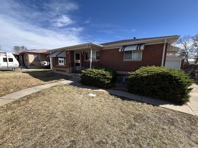 Building Photo - 1888 S Clay St
