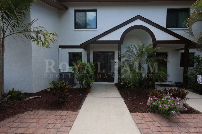 Building Photo - 2 Bed, 2.5 Bath Townhouse with Balcony, Pool & Prime Bonita Springs Location