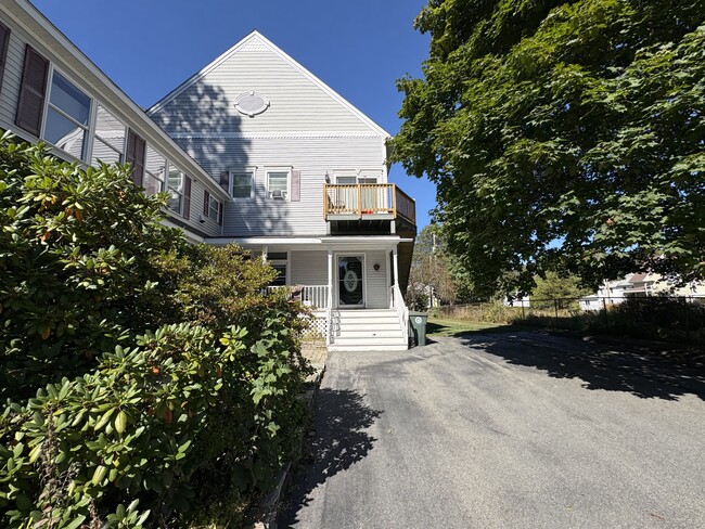 Building Photo - 66 E Valentine St Unit 2