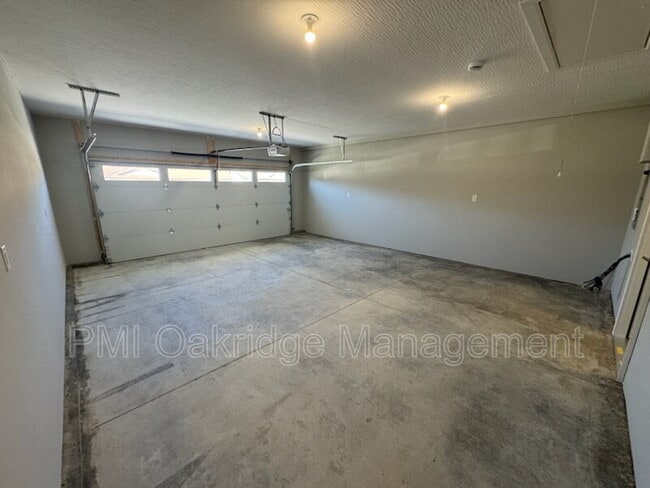 Building Photo - 955 Winter Ridge Dr