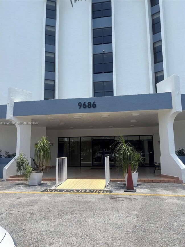 Building Photo - 9686 Fontainebleau Blvd Unit 504
