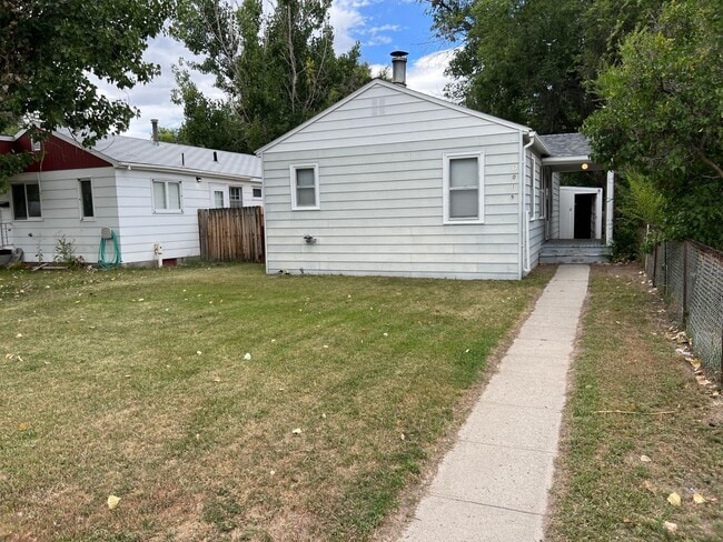 Building Photo - 2 Bedroom 1 Bath House with Fenced Yard, Storage Shed, Off Street Parking