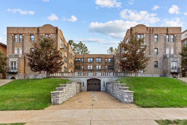 Building Photo - 7334-201 Forsyth Blvd Unit 201 Rental