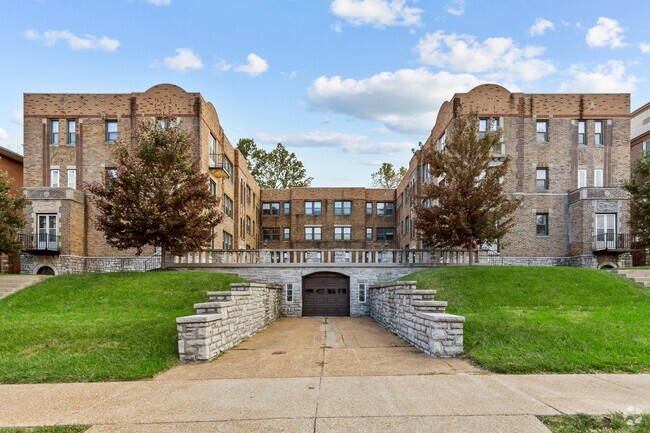Building Photo - 7334-102 Forsyth Blvd Unit 102 Rental