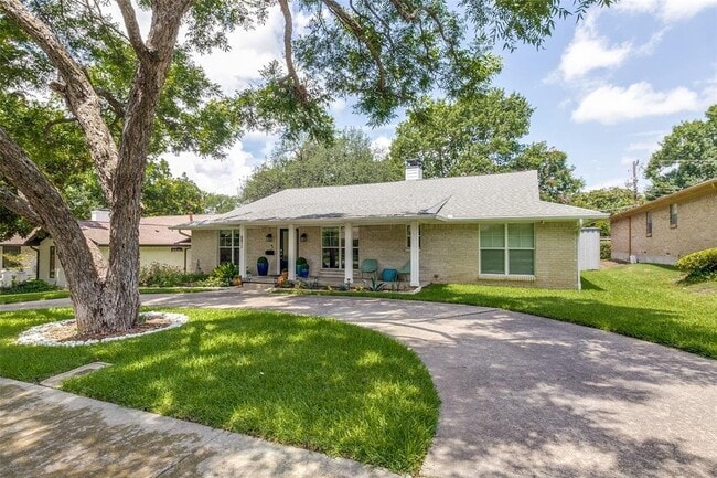 Building Photo - 6811 Huff Trail