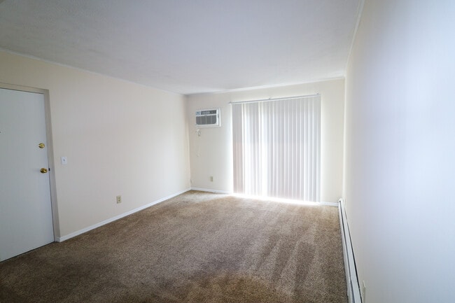 Photo - 302 Oak St