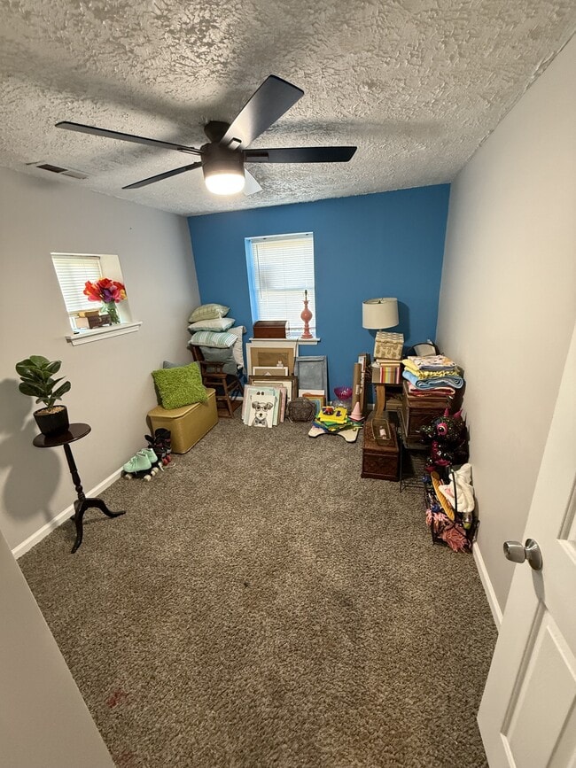 Photo - 574 W High St