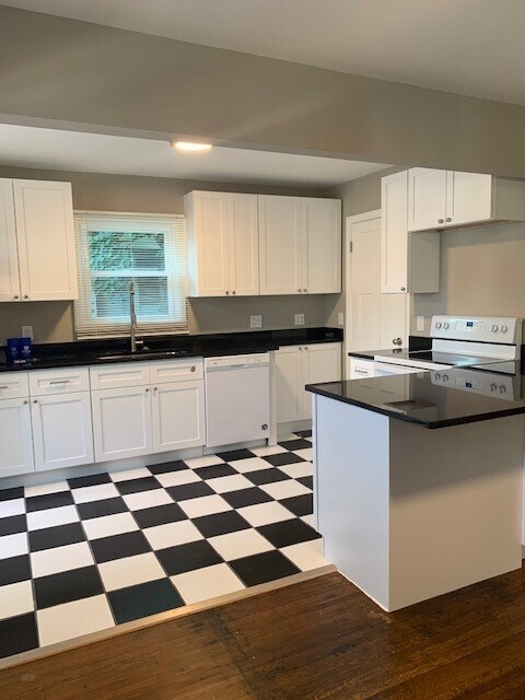 Photo - 646 Berkley Rd