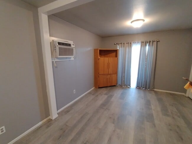 Photo - 1680 E Alder St Unit 2