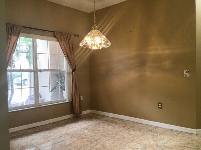 Photo - 410 Bloomfield Dr