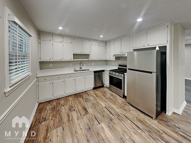 Photo - 1224 Classic Dr NE