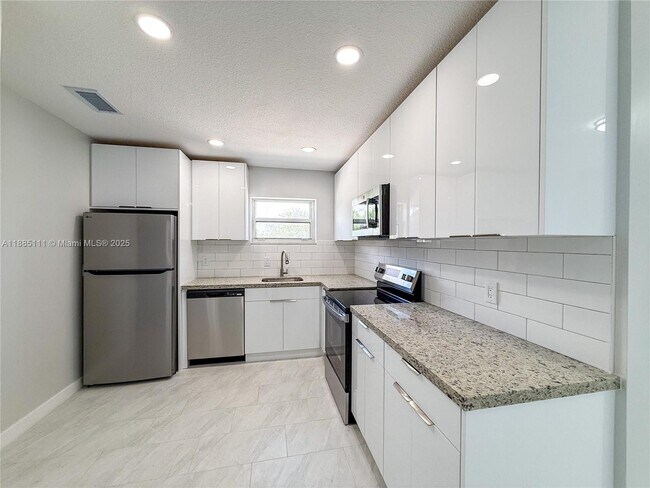 Photo - 5621 NE 22nd Ave Unidad 8