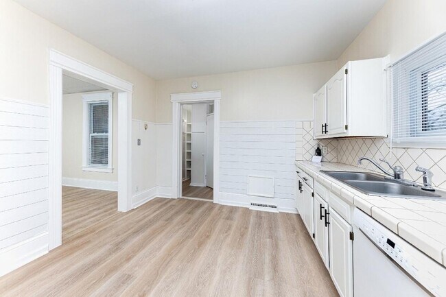 Photo - 405 Starkweather St Unit 1