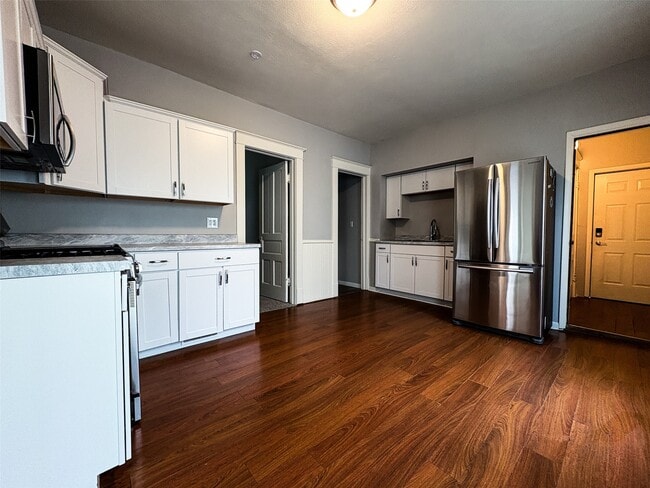 Photo - 1041 W 4th St