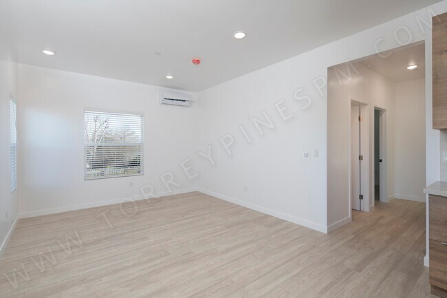 Photo - 3021-3037 Luna Ave