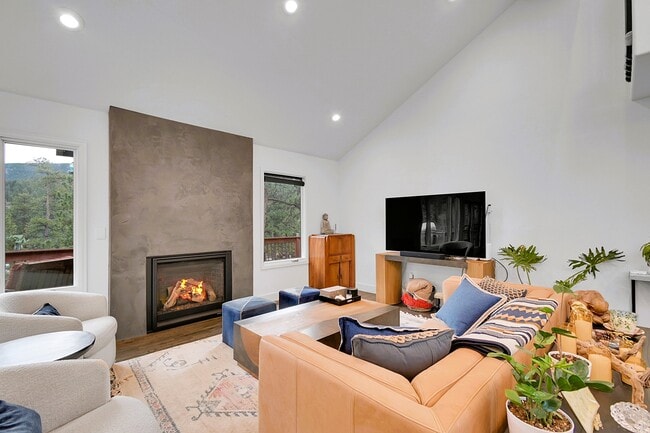 Photo - 28384 Kinnikinick Rd