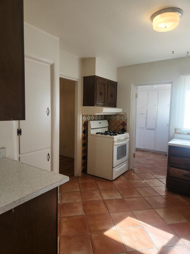 Photo - 917 Girard Blvd SE