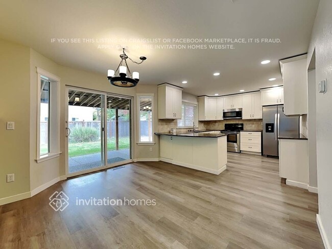 Photo - 5631 Komachin Loop SE