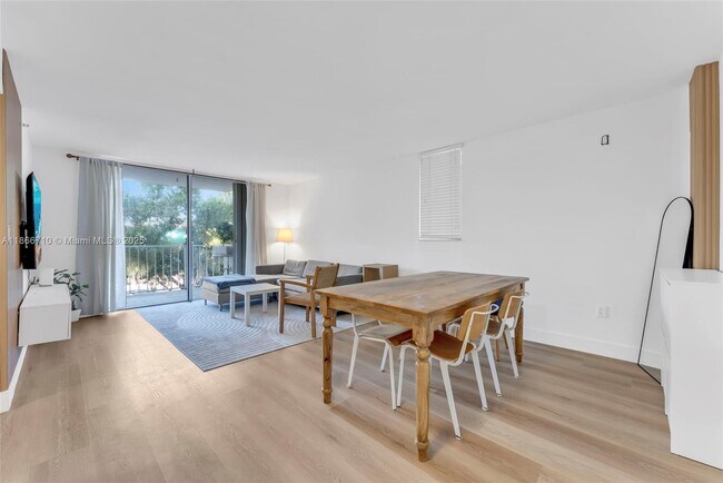 Photo - 650 NE 64th St Unidad G209