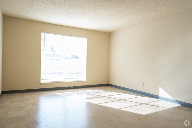 3BR, 1.5BA – 906SF Living Room