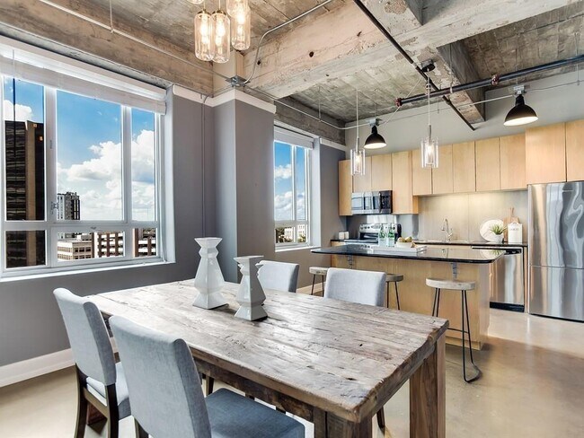 Building Photo - 710 Colorado St Unit 10i