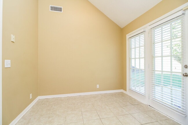 Photo - 1019 Somerset Trce