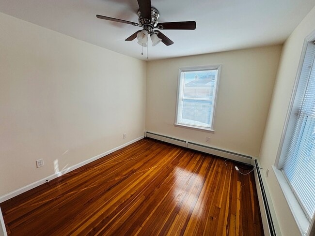 Building Photo - 27 1st St Unit 1