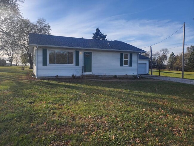 Photo - 1005 E 1500 Rd House