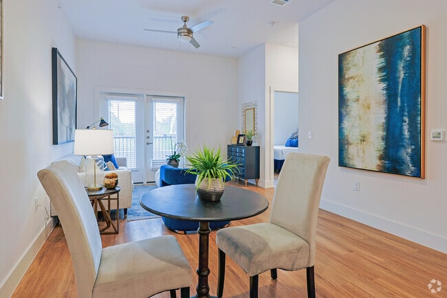 1BR, 1BA - 678SF - Dining Area