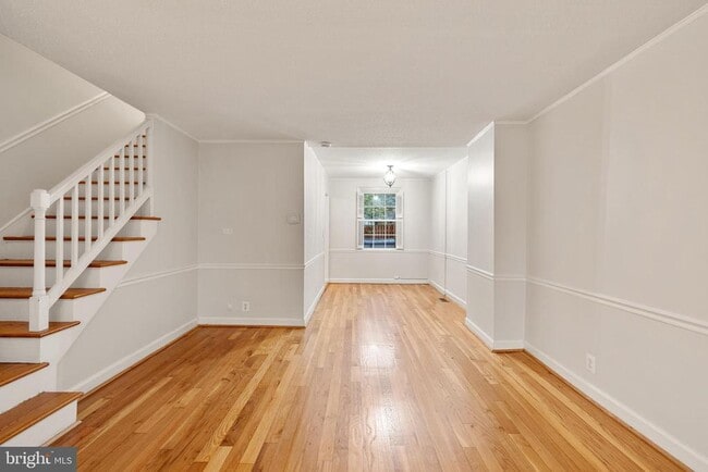 Building Photo - 2851 S Buchanan St Rental