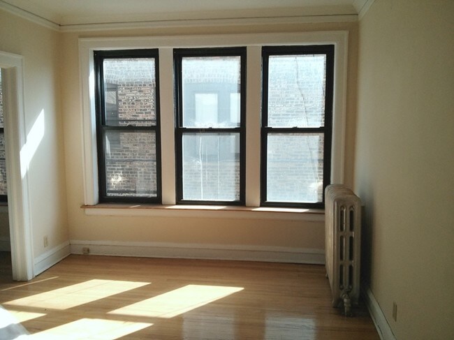 Living Area - 7201 S Constance Ave