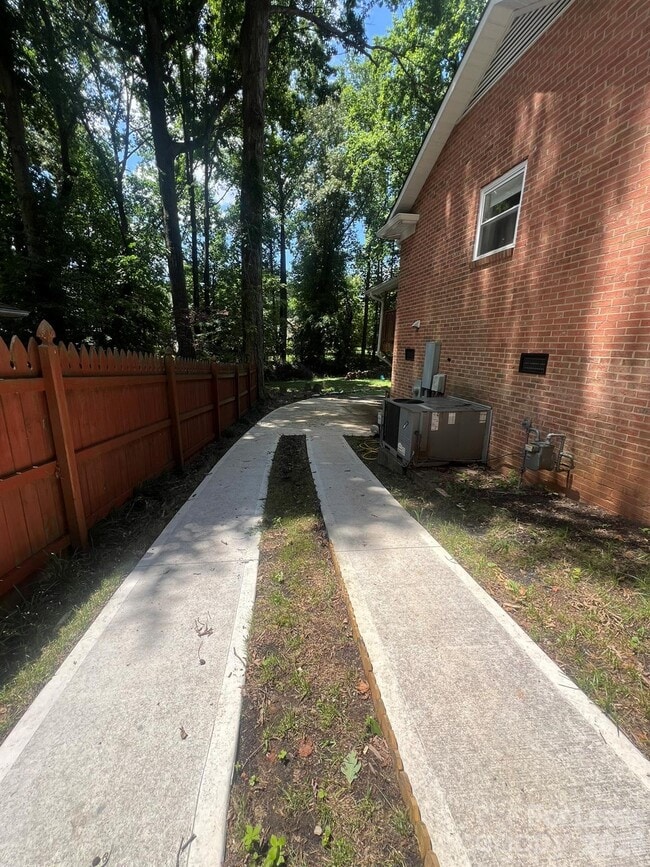 Photo - 1117 Mineral Springs Rd