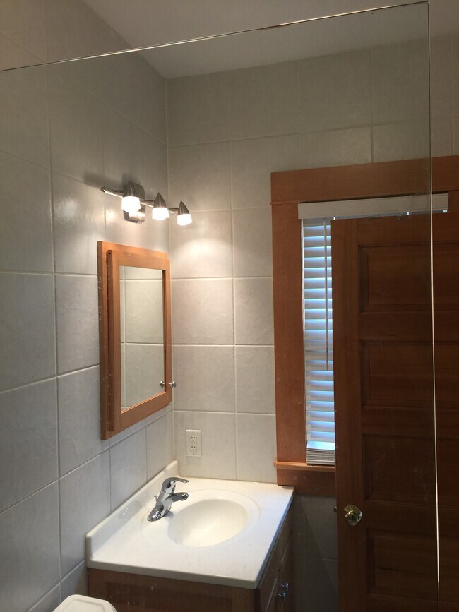 Photo - 2312 Bryant Ave S Apartamentos