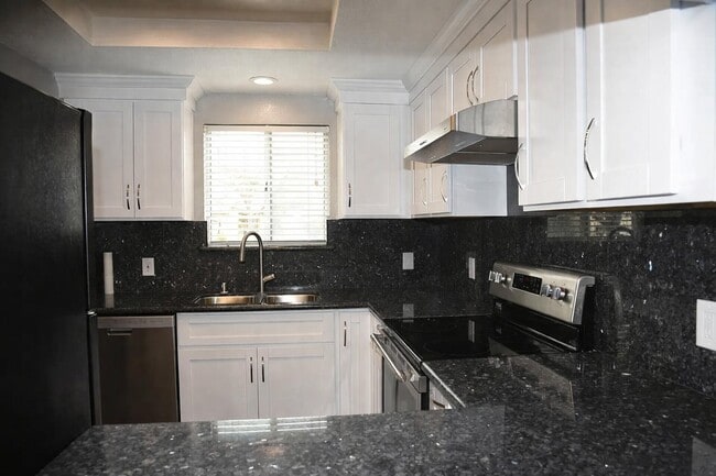 Photo - 3177 Chateau Way