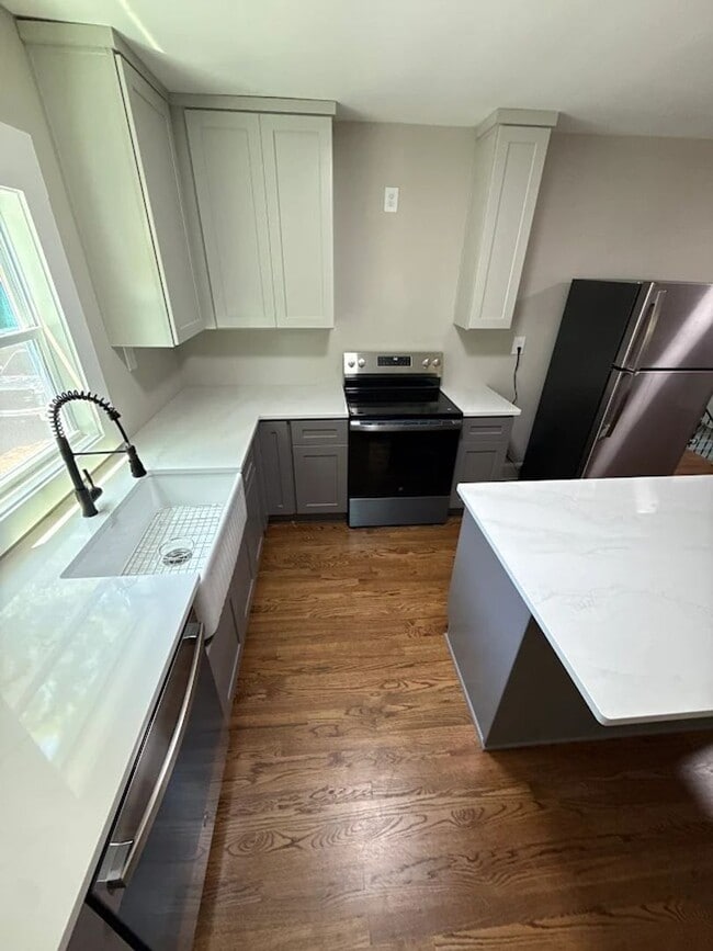 Photo - 4 Bed 2 Bath in Roswell!