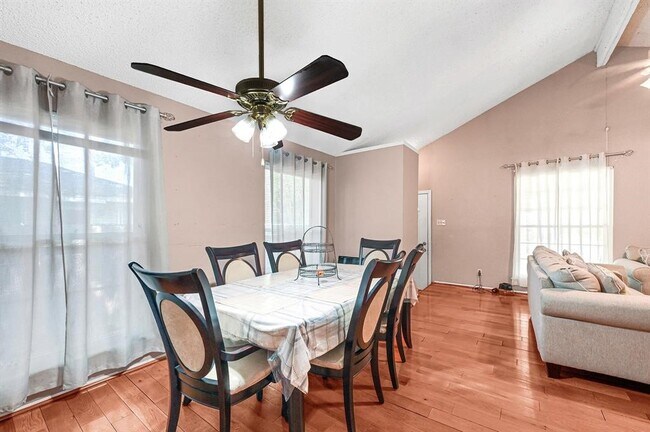 8829 Carousel Ln