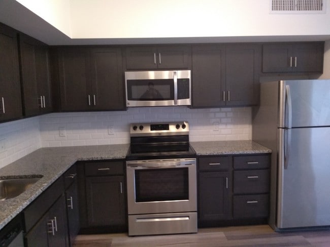 Photo - Douglas Gardens V - NO VACANCY