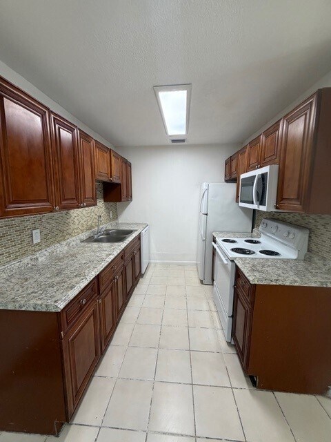 Photo - 500 NW 8th Ct