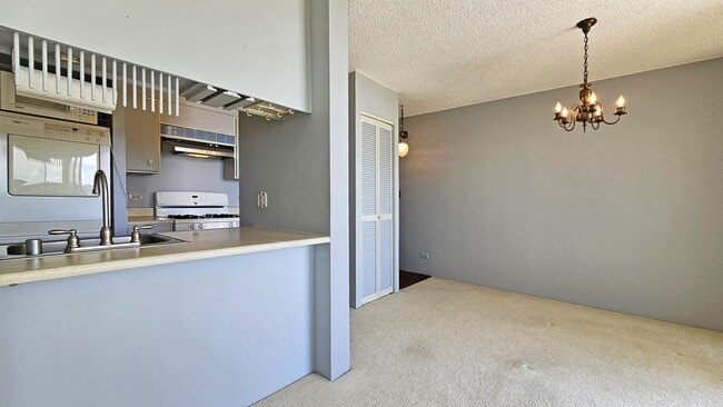 Photo - 1571 Piikoi St