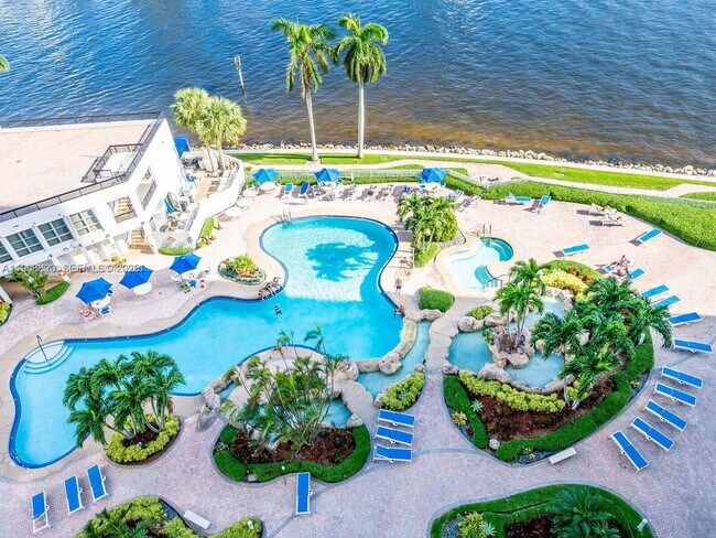 Building Photo - 19101 NE 36th Pl Unit 2008