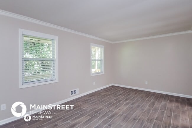 Photo - 3000 Lakeridge Dr SE