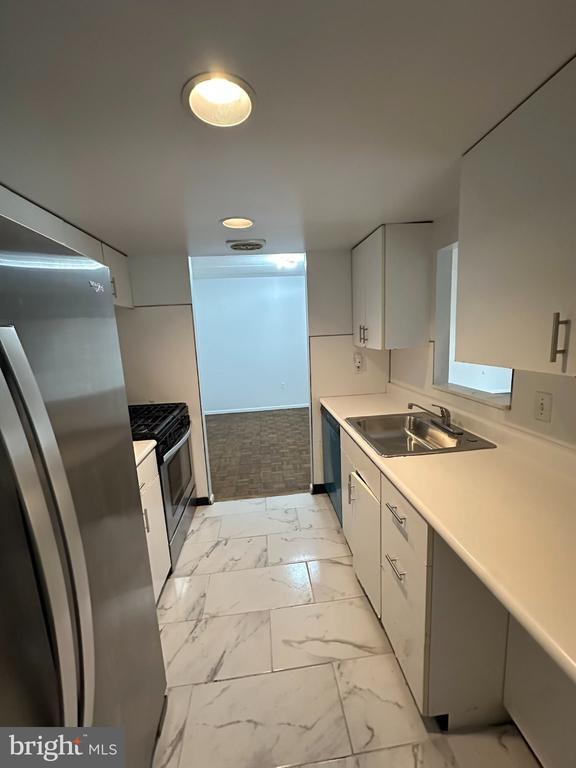 Photo - 100 West Ave