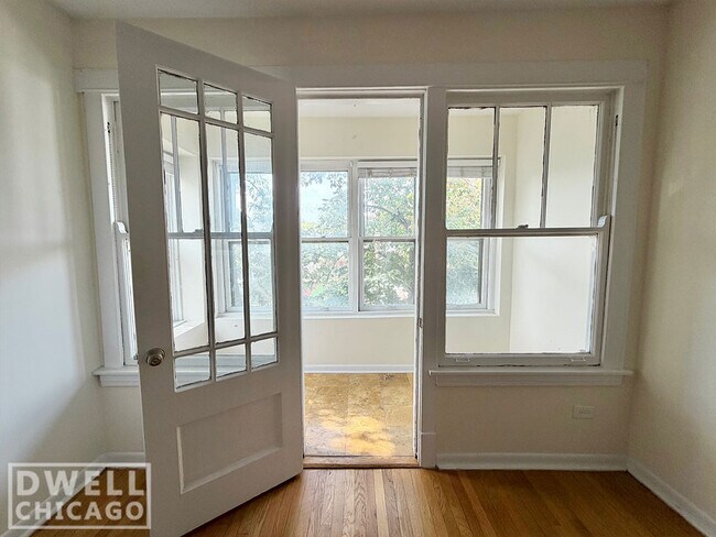 Photo - 3445 W Schubert Ave Unidad 01