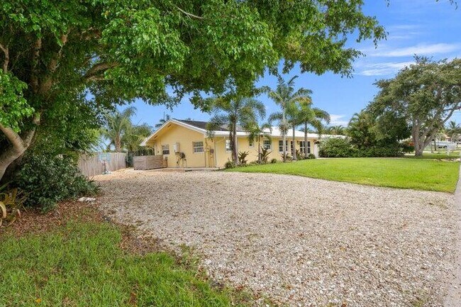 Photo - 1749 SW Coxswain Pl