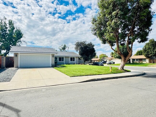 Building Photo - 2912 E Brookside Ct Rental
