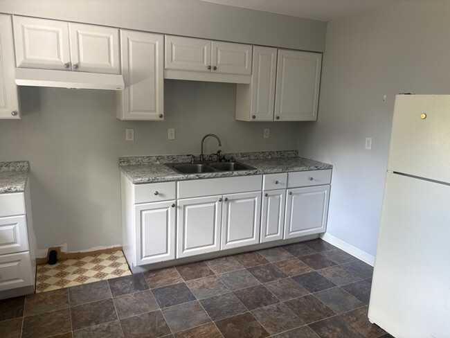 Building Photo - 50 Little St Rental
