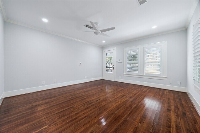 Photo - 907 W Melwood St