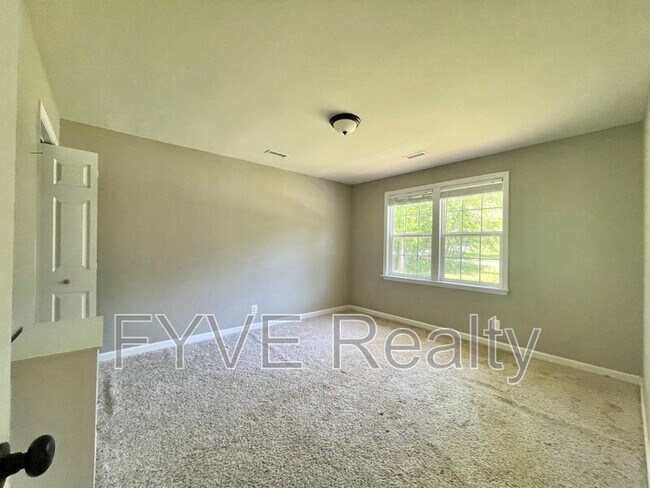 Photo - 26 Breezy Hill Dr